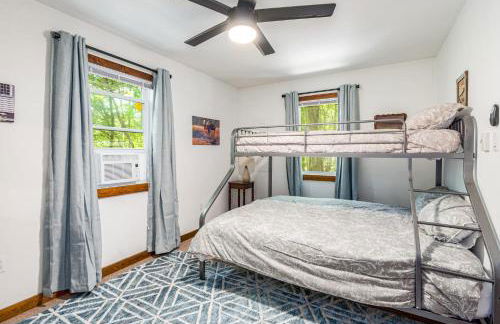 Tucked Away w Hot Tub, Fire Pit, Deck, & WiFi - Photo 19