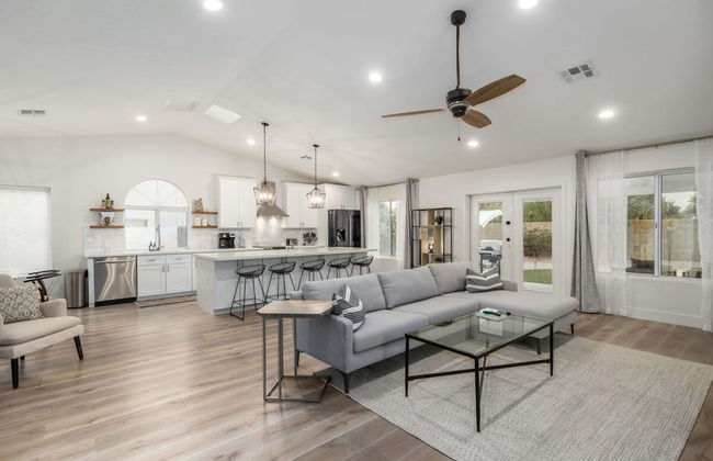 5BR Citrus Estate Sleeps 13 Free Htd Pool Gameroom - Photo 7