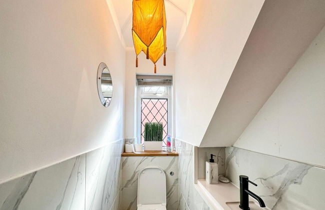 Beautiful Detached Villa - Jacuzzi Bath - Parking - Foto 23