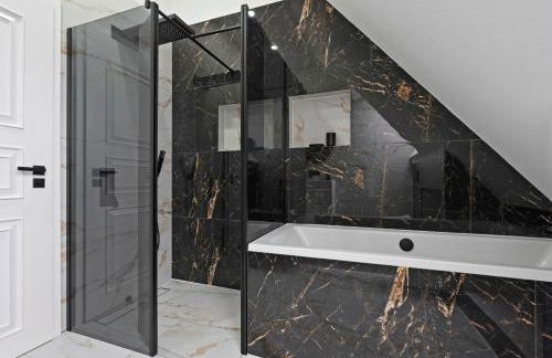 Beautiful Home, Free Parking For Large Groups Sleeps 10 Book Now! - Foto 7