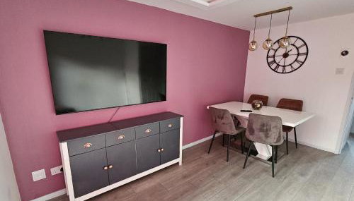 Jasmin's House, 2 bedroom house, private Parking - Foto 3