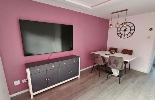 Jasmin's House, 2 bedroom house, private Parking - Photo 3