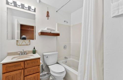 Above Par - Quiet & Private Retreat | Parking + Lake Views - Foto 33