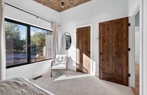 The Luxe House | Upscale Cabin w/ Hot Tub & Fire Pit! - Foto 13