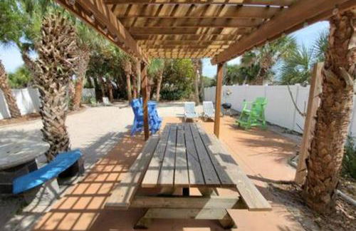 Oceanfront Beach Cottage - Pool, Yard, Private Beach Access, Sleeps 12 - Foto 23
