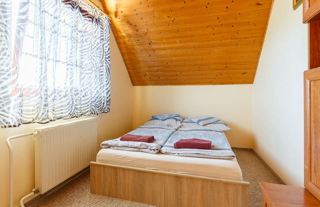 5 bedroom House in Siófok with private pool and garden - Photo 16