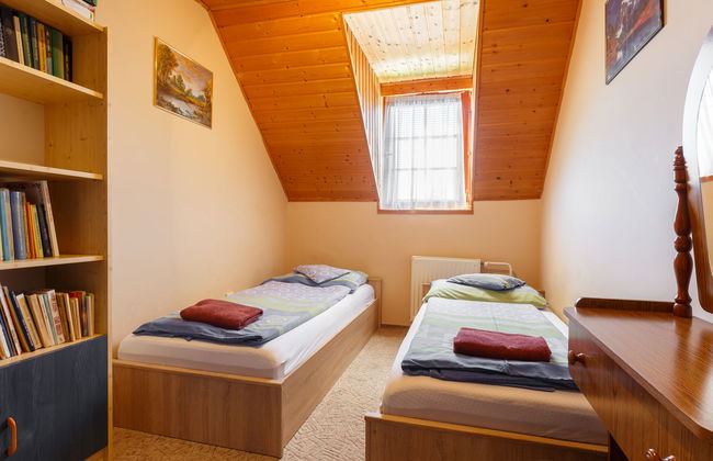 5 bedroom House in Siófok with private pool and garden - Photo 15