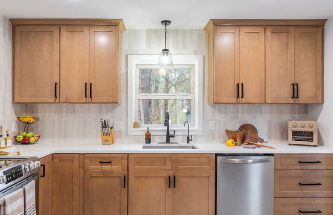 Charcoal Chalet by Avantstay A+ Design w/ Firepit - Foto 12