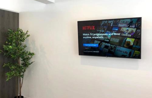 Rhondda Valleys with Breathtaking Riverside Views - Foto 7