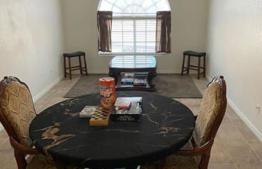 Spacious Home - Pool Table, Game Room & Jacuzzi - Foto 12