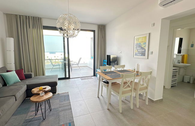 Cosy Apartment With Scenic Terrace Views - Photo 22