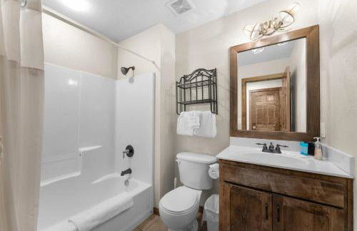 Hickory Hideaway with Communal Pool Access - Photo 57