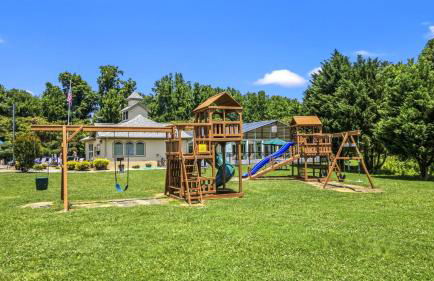 Smoky Mountain View Condo- Hot Tub, Indoor Pool, Walking Path, Playground - Foto 5