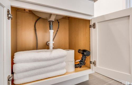 Nash House & Bars of Broadway with Patio Bar and Views! 8min Downtown! Sleeps 12! - Foto 49