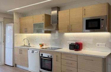Apartamento con terraza y parking en primera línea - Foto 16