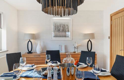 Oaktree Lodge - Luxury Cottage, Hot Tub, Sea Views - Foto 56