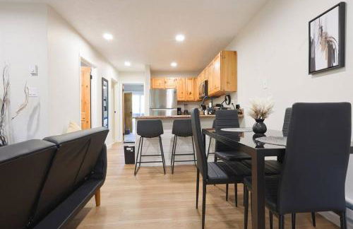 Luxuriously Contemporary Condo - Photo 29