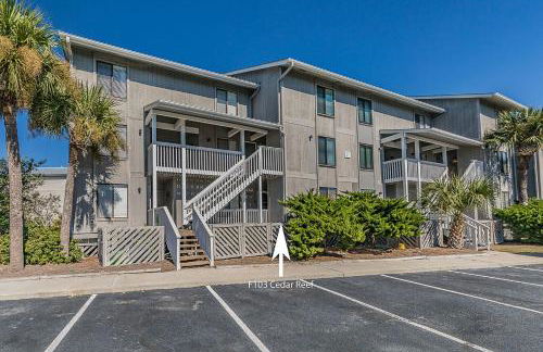 First Floor Condo - Walking distance to beach and pools! - Foto 36