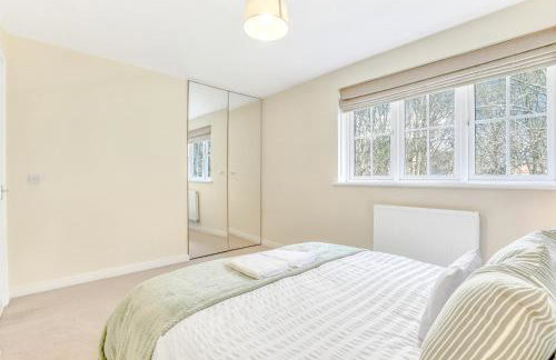 Charming 3-Bed Home with Garden & Parking - Foto 6