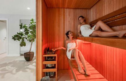 VACATION MARBELLA I Villa Ava, Private Heated Pool, Rooftop Hot Tub, Sauna, Luxury Interior, Golf and Sea Nearby - Foto 4