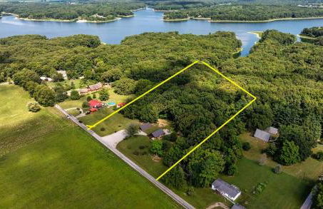 A Novel Stay 3 bed 2 bath log cabin in Shelbyville, IL - Foto 27