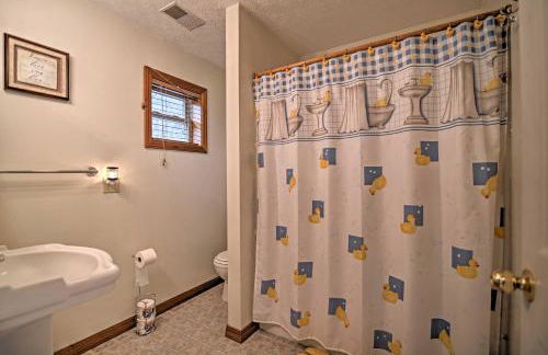 Riverfront Elkins Home with Fireplace and Deck! - Foto 17