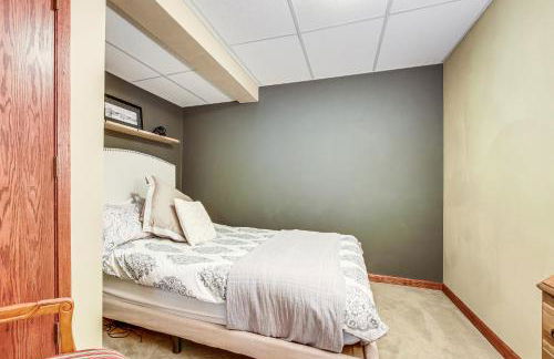 Menasha Home with Patio - Walking Distance to Lake! - Foto 32