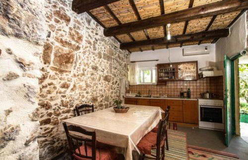 Sofiana's Garden Retreat with Private Pool - Foto 33