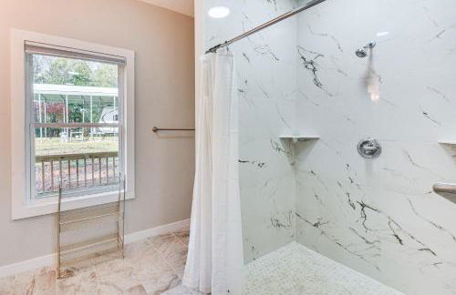 Lake-View Home in Statham with On-Site Fishing - Foto 14