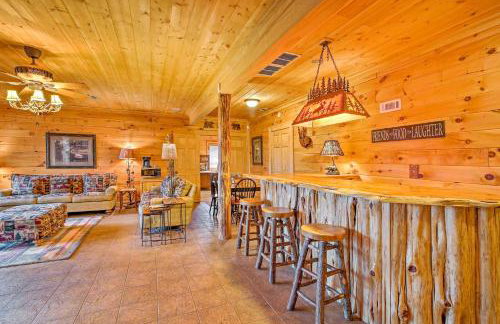 Lake Hartwell Lodge with Dock, Theater and Hot Tub! - Foto 21