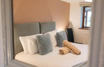 Vale Farm Cottages - Photo 13