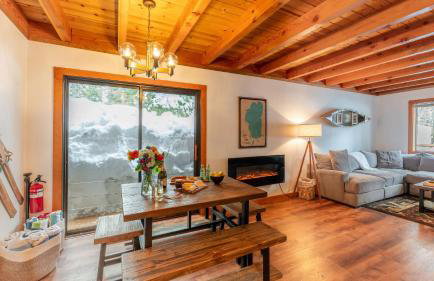 Minutes to Skiing & Lake Hot Tub, Fire Pit, Deck Indigo Owl by Avantstay - Foto 28