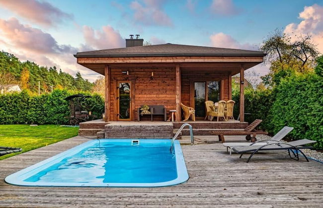 Luxurious Amber Villa With Private Pool and Garden Views - Photo 37