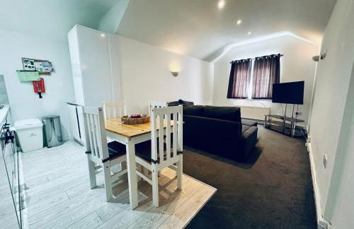 Stylish 1 Bedroom Flat in the Heart of Staines - Foto 7