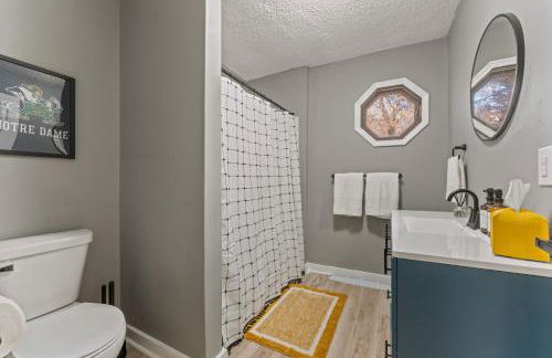 3BD Family Retreat - 4 Mins to UND - Yard Games - Foto 11