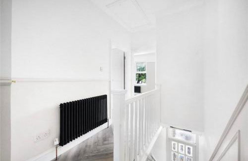 Newly refurbished 2 br apartment with a beautiful garden - Foto 38