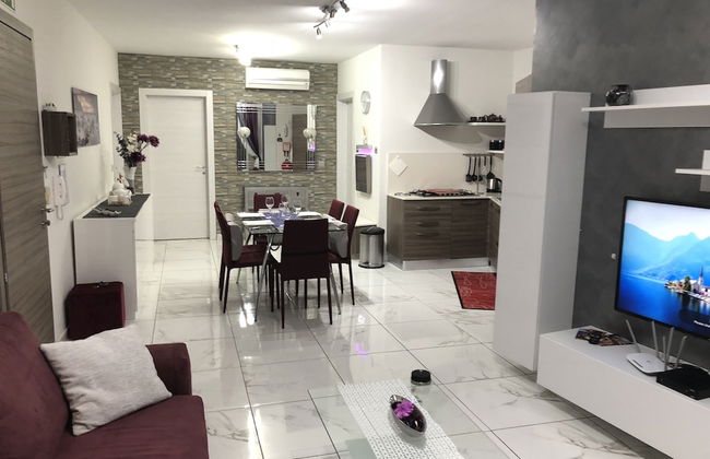 Sea View 2 Bed Apartment Close to Beach - Photo 52