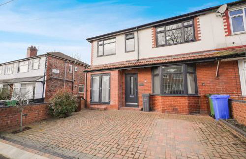 Stylish Home With Free Parking And Easy City Access - Photo 50