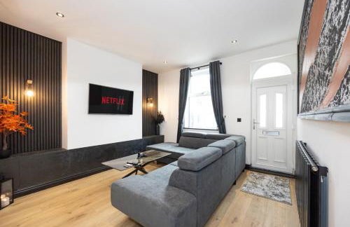 Midnight Manor Cinema Room, Fast WiFi, Ideal for Short & Long Stays - Foto 2