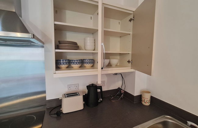 Barking 2 Bed Apt With Parking & Good Travel Links - Foto 10