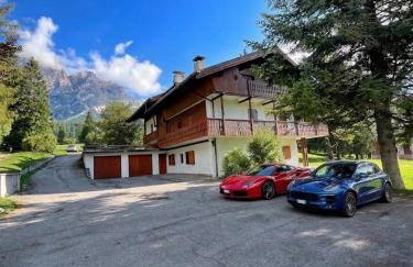 Exclusive Central Chalet, 5 min Sky Slopes, Garage - Foto 1