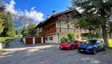 Exclusive Central Chalet, 5 min Sky Slopes, Garage - Foto 1