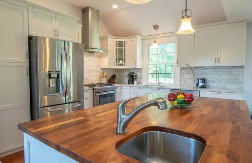 Roof Deck, Walk to Forest Beach, Fire Pit! - Foto 8