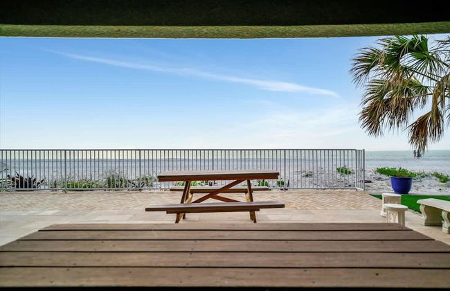 Stones Throw Beachside Bungalow 1 ON THE Beach - Foto 17