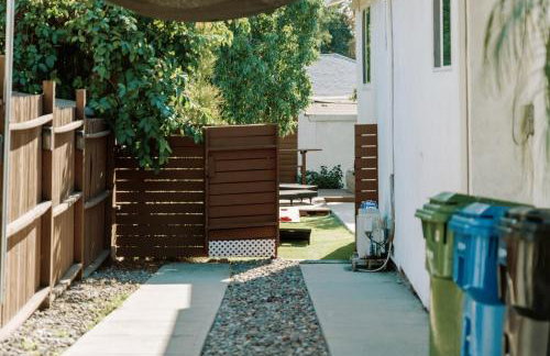 Serene Silver Lake 1 bedroom 1 bathroom Back house With Private Backyard - Photo 40