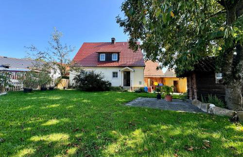 Stilvolles Haus mit Naturgarten & Weitblick - für Familien & Freunde - Foto 2