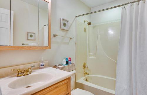 Oceanfront Panama City Beach Condo with Balcony! - Foto 13