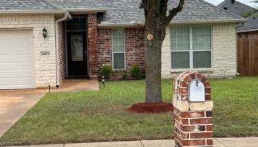 Farmhouse Charm - Photo 2