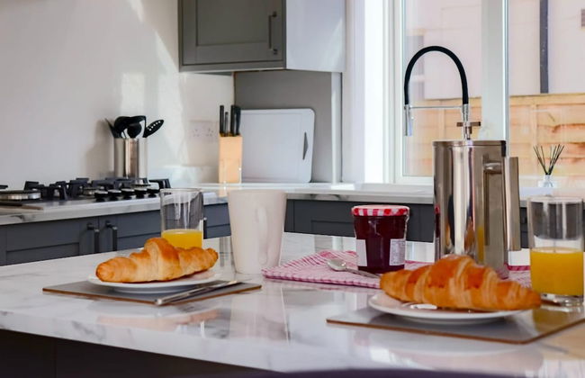 Causey Lodge Superb Comfy Home in Exeter - Photo 3