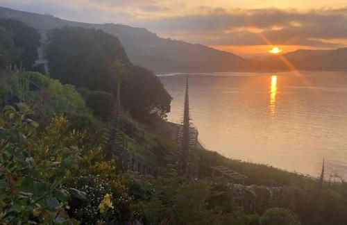 Lyme Clifftop Hideaway - Photo 1